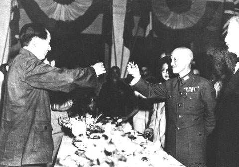 20111106-Wiki C 1946_Mao_and_Chiang K Chek.jpg